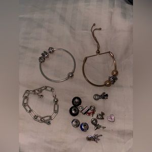 Hi guys! I’m selling my pandora bracelets and charms as I no longer wear them.